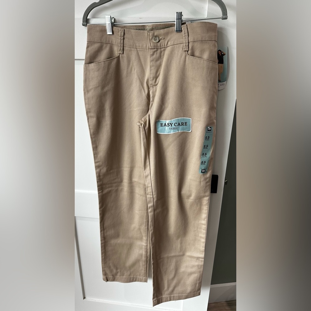 NWT Lee Womens Khaki Flat Front 4 Pocket Relaxed Fit  Pants Slacks Size 6 Short